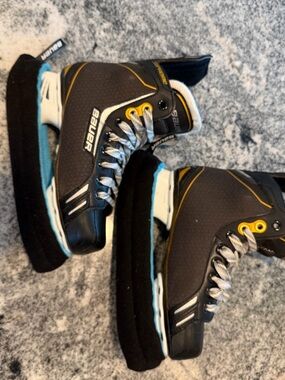 BAUER SUPREME 2S PRO Ice HOCKEY SKATES Size US5 Preowned Great Condition